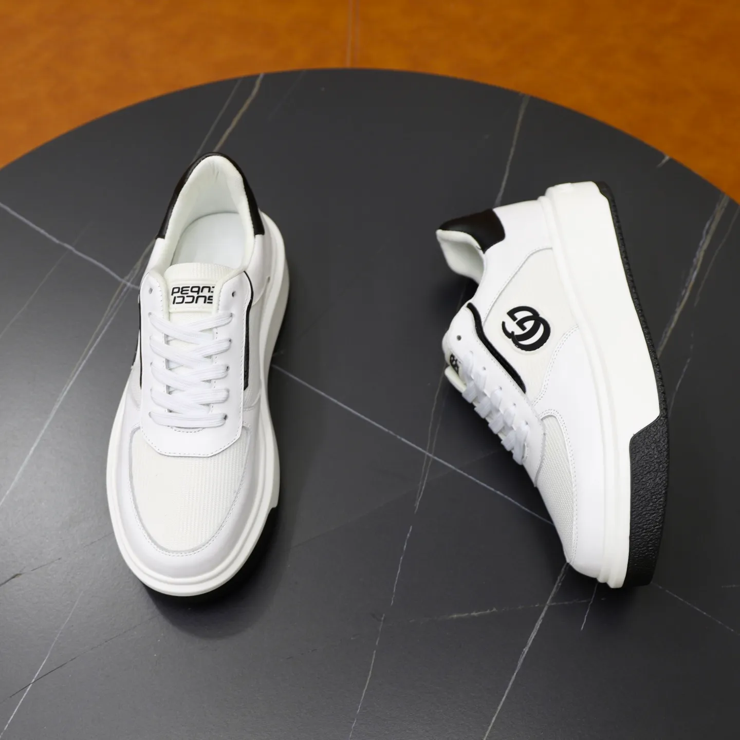 Ex-factory price: 462💰🙅‍♂️🙅‍♂️🙅‍♂️ Brand: GUCCI Standard code: 38-44 (45 customized) Grade: Same as the official website Material: Original material splicing Comfortable and breathable lining Lightweight and wear-resistant sports outsole Style category: Men's fashionable casual shoes Running sneakers Distinguished luxury brand elements Top luxury Color: actual picture color